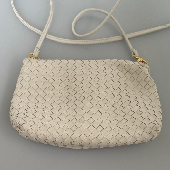 leather white Woven Shoulder Bag - Picture 4 of 11